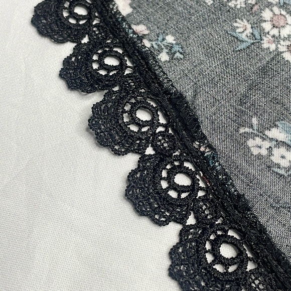 ⭐️ Shosho black floral shorts- size : large - Picture 3 of 5